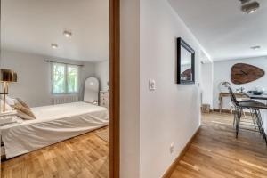Postel nebo postele na pokoji v ubytování Appartement chaleureux à Sévrier