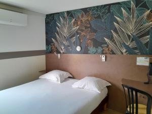 Postel nebo postele na pokoji v ubytování Fasthotel Narbonne