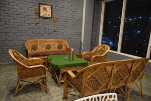 a patio with a table and chairs and a window at The Seraj in Banjār