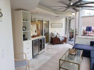 A kitchen or kitchenette at KEY BISCAYNE BEACH VACATION #3