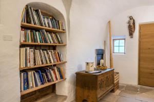 a room with a book shelf filled with books at Ronacherhof Apt Kamille in Auna di Sopra