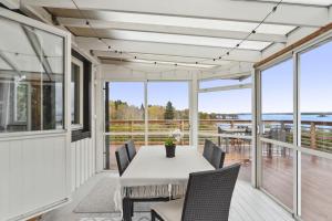 a dining room with a table and chairs at Sjönära hus med grillstuga & vacker omgivning in Gråbo