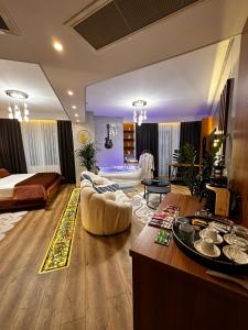 Postel nebo postele na pokoji v ubytování SABİHA GOKCEN İSTANBUL HOUSES Hotel
