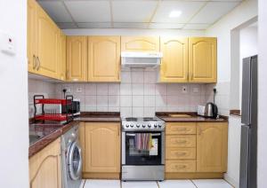 Kuchyň nebo kuchyňský kout v ubytování Furnished 1BR Plus Maid in Dubai Marina Bills Included