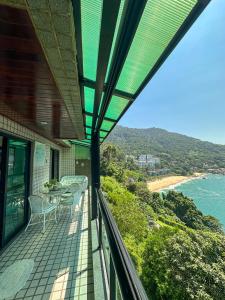 Een balkon of terras bij Apartamento no Porto Real Resort com vista espetacular p/ 6 adultos e 4 adolescentes