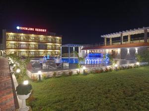 Bazén v ubytování Shinjini Resort nebo v jeho okolí