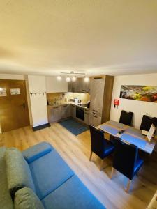 A kitchen or kitchenette at Apart Berghof Steinbock