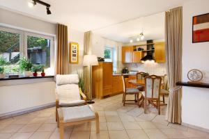 a kitchen and living room with a table and chairs at Ferienwohnung Rotdorn in Schmallenberg