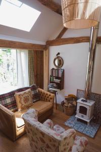 Istumisnurk majutusasutuses Nest Holiday Hideaway Dove Cottage-Beautiful Location in the Long Mynd Area of Outstanding Natural Beauty-WHIRLPOOL JACUZZI BATHS!!