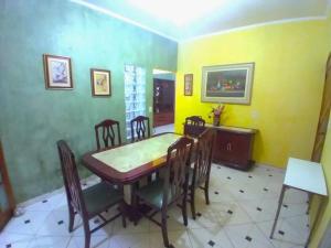 a dining room with a table and chairs at Residencial Beija Flor in Campinas