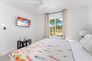 Ένα ή περισσότερα κρεβάτια σε δωμάτιο στο Wonderful 3br Steps To The Beach Wheated Pool +28 φωτογραφίες