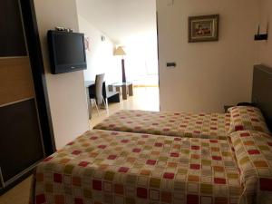 Postel nebo postele na pokoji v ubytování Hotel Villa de Cacabelos