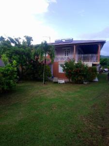 Um jardim no exterior de Philippe & Arlette SMITH