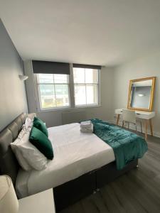a bedroom with a large bed and a mirror at Stylish Central Escape in London