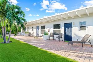 Taman di luar Steps From The Beach-all Renovated Studio Unit #3