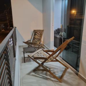 two folding chairs sitting on a balcony at Hermoso Departamento - Excelente Ubicación in Ciudad del Este