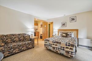 Ένα ή περισσότερα κρεβάτια σε δωμάτιο στο Cedarbrook Deluxe Two Bedroom Suite with outdoor heated pool 10708 +41 φωτογραφίες
