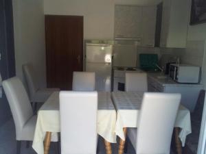Kuchyň nebo kuchyňský kout v ubytování Apartments Mićo