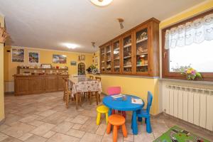 a kitchen with a table and chairs in a room at Agriturismo La Clochette in Torgnon