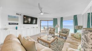 TV/Unterhaltungsangebot in der Unterkunft Inlet Reef 607 - Beach Front and Spacious with Free Beach Service