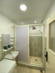 a bathroom with a shower and a toilet and a sink at Lovely 2 bedroom apartment in Rabat