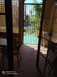 Bazén v ubytování APARTAMENTOS LUZ DE LA BAHÍA SUR CADIZ San Fernando nebo v jeho okolí