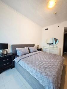 Postel nebo postele na pokoji v ubytování Luxury Botanica Apartment 268