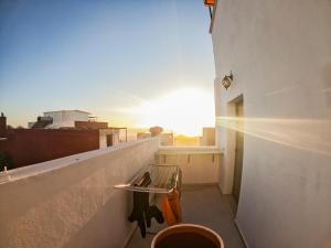 Un balcón o terraza de Atlantic Vibes Surf Hostel