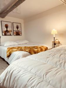 Posteľ alebo postele v izbe v ubytovaní LA MARIEFACTURE - Comme une Saga Africa