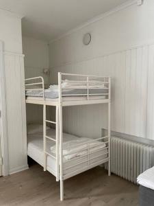 a room with two bunk beds and a radiator at Skraddaren, close to Vasaloppet finish line portal in Mora