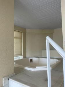 Katil atau katil-katil dalam bilik di FLAT MANDAI Praia do Forte - Cabo Frio - RJ