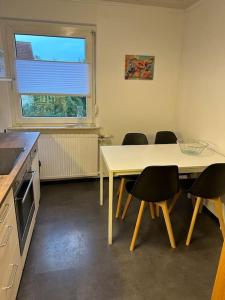 a kitchen with a table and chairs and a window at Gemütliche Wohnung nähe Alsfeld - Parkplatz in Alsfeld +10 photos