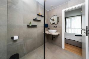 Ένα μπάνιο στο Vitosha Apartment With Parking +6 φωτογραφίες