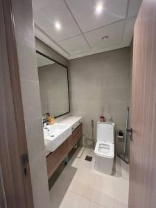 Koupelna v ubytování RAMADAN OFFER Luxe stay 12 mins from The Dubai mall