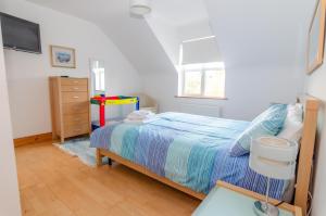 Postel nebo postele na pokoji v ubytování Rathmullan Village Home
