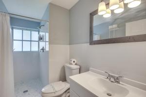 Koupelna v ubytování Spacious Boynton Beach Vacation Home Pets Welcome + 21 fotografií