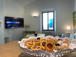 a bowl of pretzels sitting on a table at Appartamento Vecchia Farmacia 111 in Scarperia