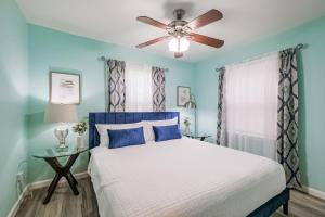 a blue bedroom with a bed and a ceiling fan at W 21st In The Heights in Houston