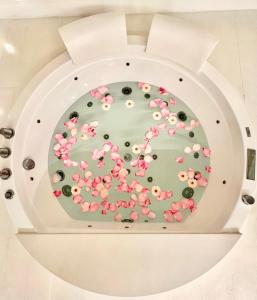 a cake with pink flowers on top of a window at Renascentia in Florence - Adults Only in Florence