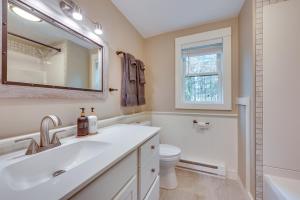 Ένα μπάνιο στο Maine Escape with Grill, Near Skiing and Hiking! +16 φωτογραφίες