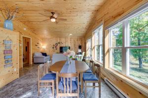 Φωτογραφία από το άλμπουμ του Lakefront Paradise with Private Boat Dock and Patio σε Deer River +28 φωτογραφίες