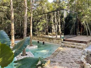 Piscina a Tinyhome Meets Glamping Mayan Jungle Experience! o a prop