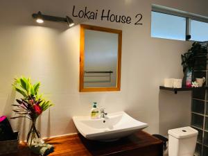 Koupelna v ubytování Lokai house