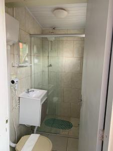 a bathroom with a shower and a toilet and a sink at Pousada Cape Town - Cambará do Sul in Cambara do Sul +45 photos
