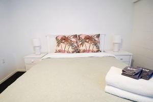 Katil atau katil-katil dalam bilik di Spacious, bright & central home with all amenities