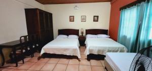 Letto o letti in una camera di Hotel Alsacia