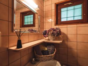 Ένα μπάνιο στο Chalet confortable 3 chambres, proche Gérardmer, avec garage, balcon et équipements bébé. - FR-1-589-195 +27 φωτογραφίες
