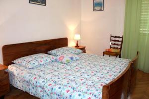 Postel nebo postele na pokoji v ubytování Apartment Zarace - Gdinj 2047b