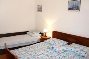 Postel nebo postele na pokoji v ubytování Apartment Zarace - Gdinj 2047b