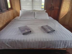 Postel nebo postele na pokoji v ubytování TongLuang Inthanon Homestay โต้งหลวงอินทนนท์โฮมสเตย์